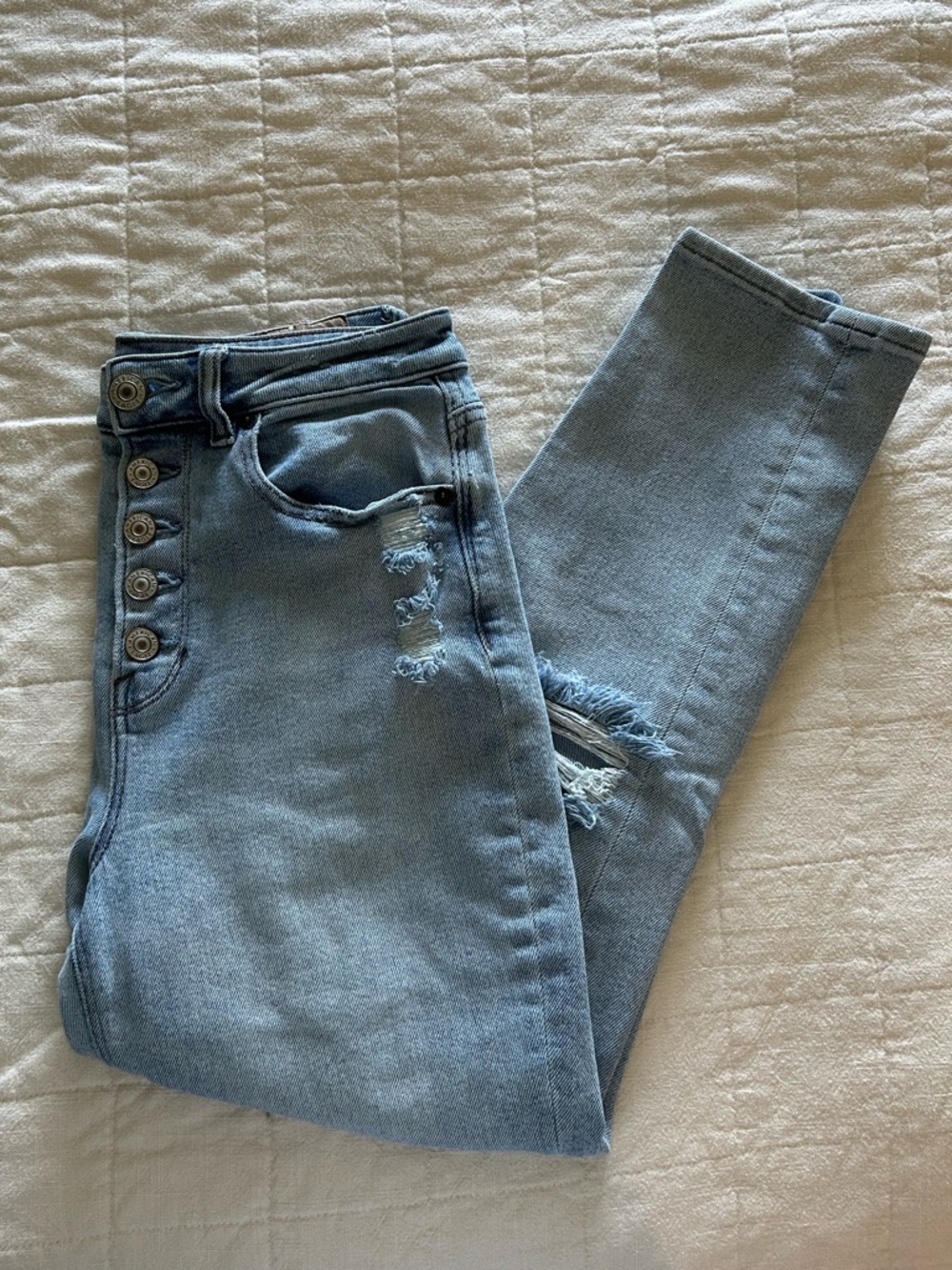 American Eagle Outfitters High-Rise Light Blue Ripped Jeans